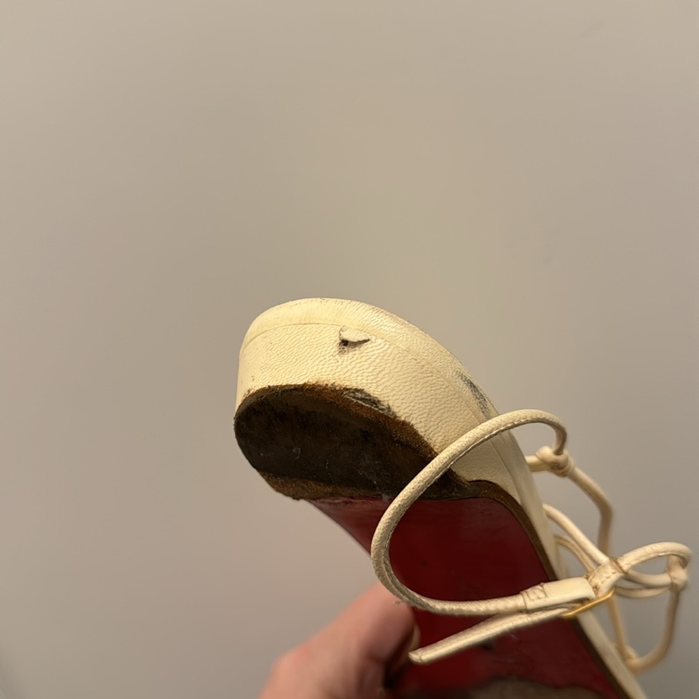 Christian Louboutin white sandals with gold hardware size 39.5 - Picture 3 of 3